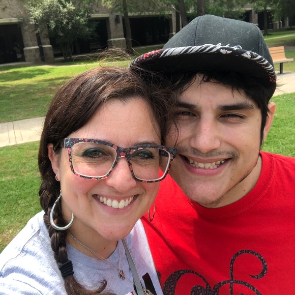 Meet your Posher, Mona Lisa. Share this & other listings I’ll share back🙏💙💛 - Picture 13 of 16